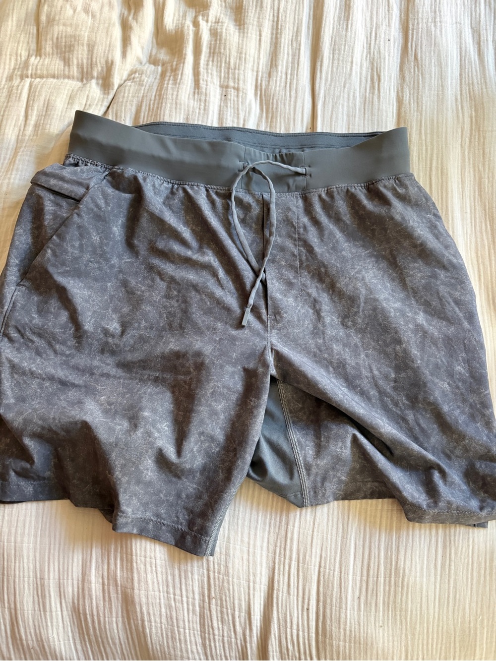 Lululemon T.H.E. Short Large Grey Acid Wash